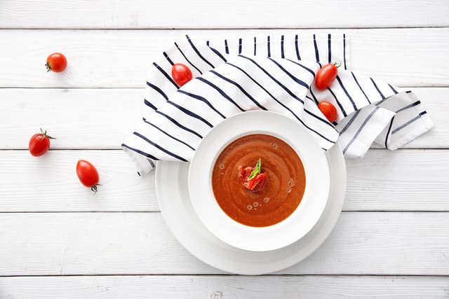 Canned soup (tomato)