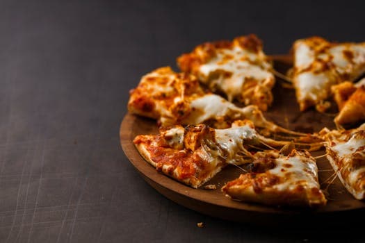 Pizza (cheese)