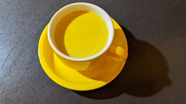 Turmeric latte (golden milk)