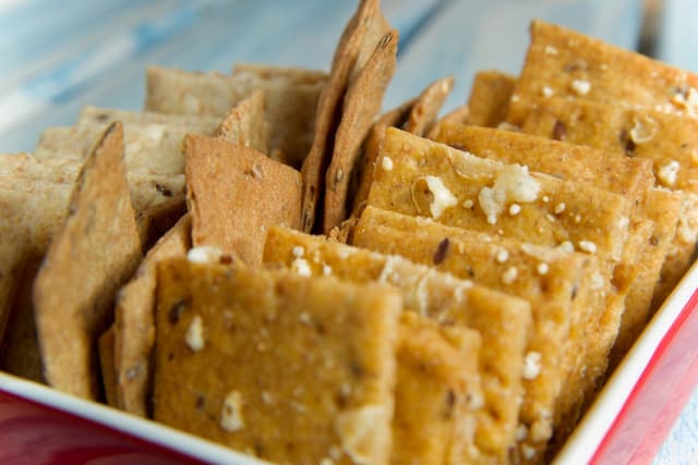 Crackers (whole grain)