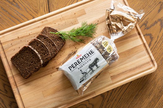 Bread (pumpernickel)